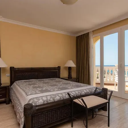Parque Tropical 5 - Three Bed Vila *