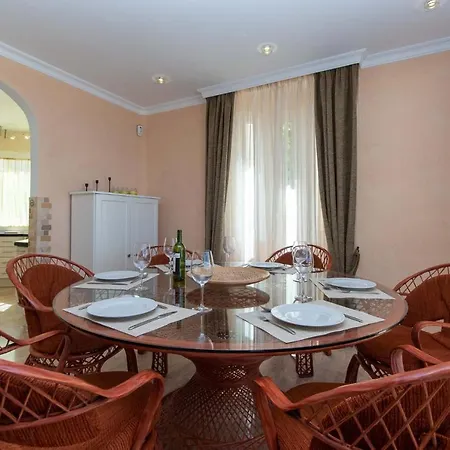 Parque Tropical 5 - Three Bed Vila *