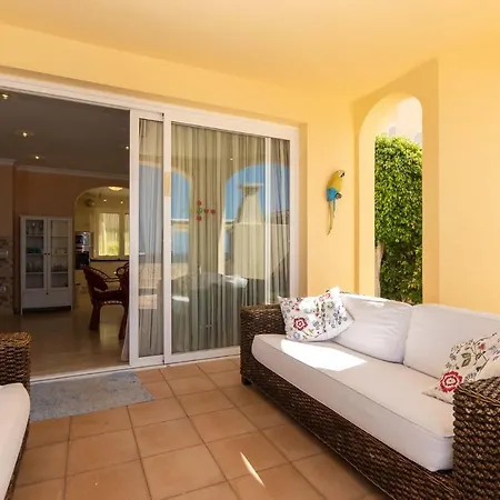 Parque Tropical 5 - Three Bed Vila